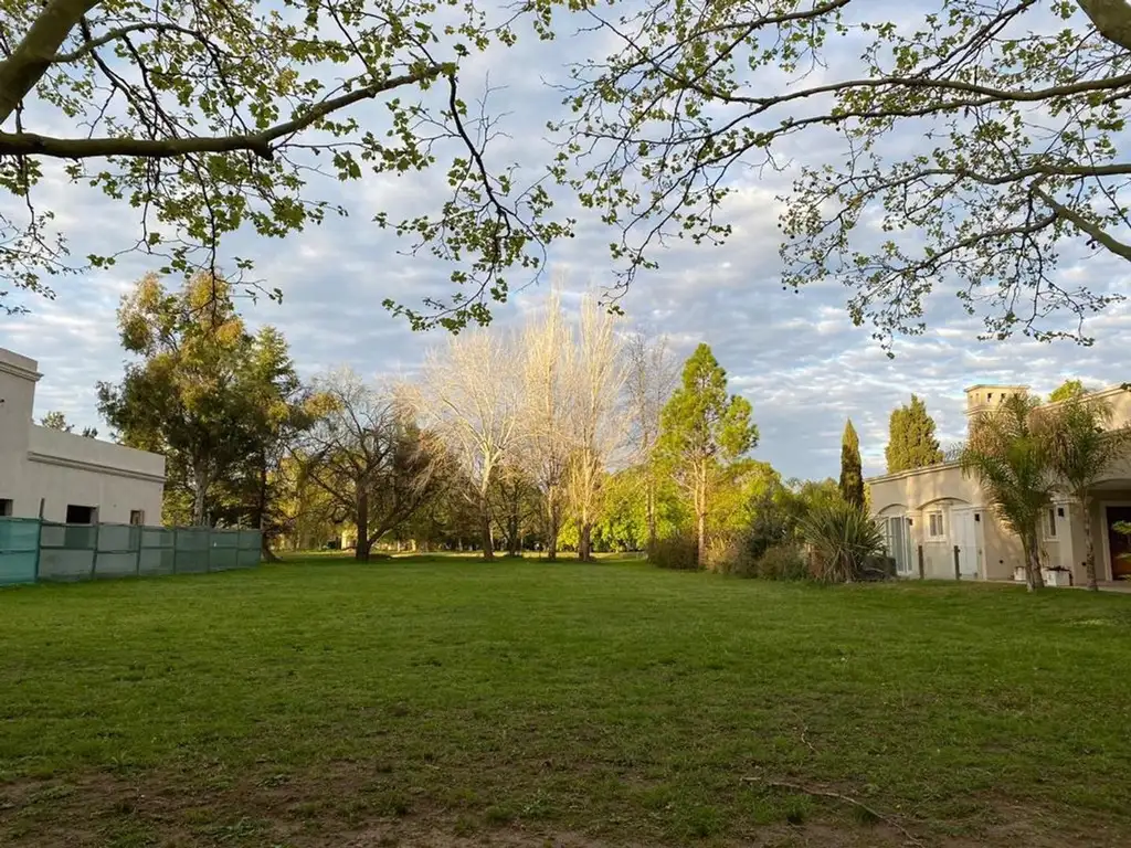 MIRALAGOS.- Club de Campo Golf y Spa.