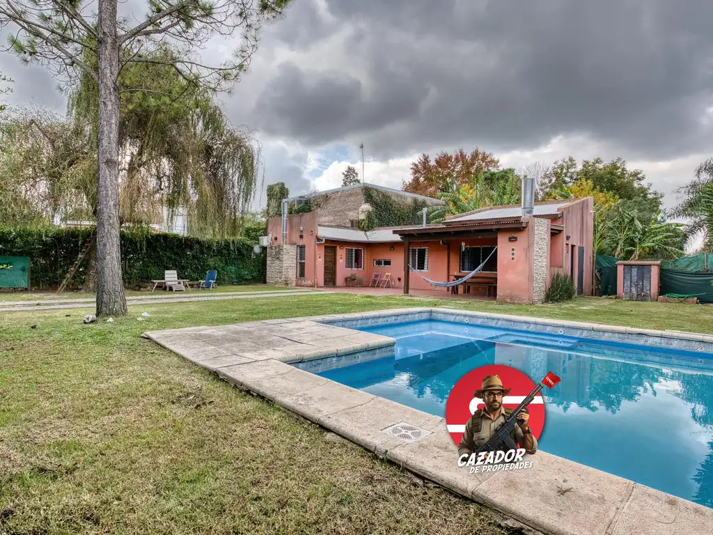 Casa venta Funes  2 dormitorios piscina parrilla seguridad cerca colegio Montessori