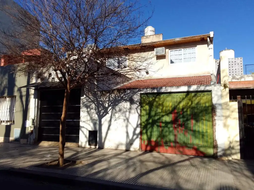 Casa en venta - 2 Dormitorios 3 Baños - Cochera - 183,8Mts2 - Monte Castro