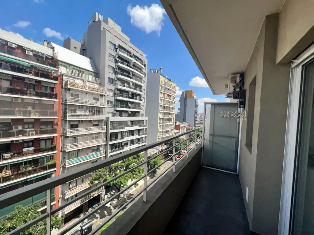 DOS AMBIENTES CON BALCON, FRENTE, APTO PROFESIONAL. - Foto 0