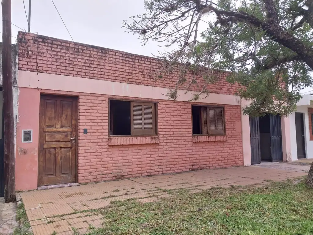 SE VENDE CASA EN RECONQUISTA, BARRIO CHAPERO