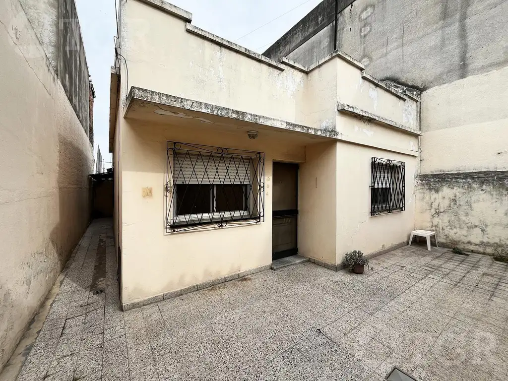 VENTA PH 4 AMB CON TERRAZA/PATIO EN CASEROS, POSIBLE PERMUTA