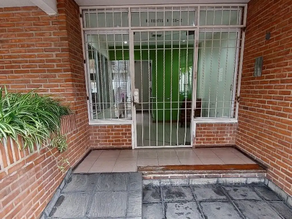 Departamento de 2 ambientes con espacio guarda coches