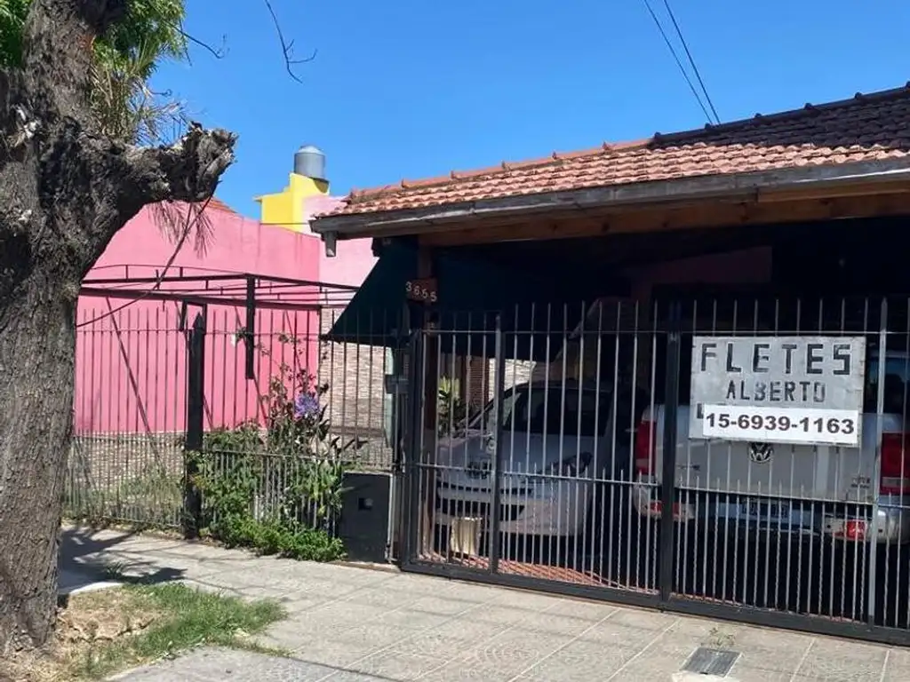 Casa en venta en Lanús Este.