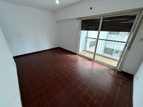 DOS AMBIENTES IMPECABLE EN EL CENTRO DE AVELLANEDA