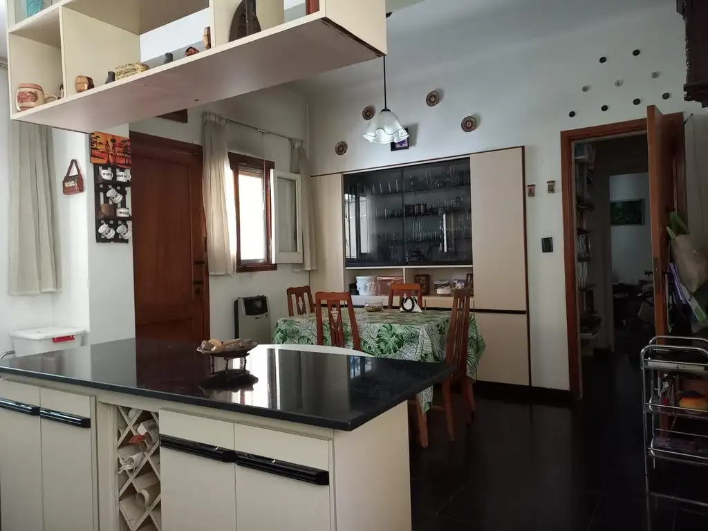 CHALET  EN VENTA EN HAEDO DE 4 AMBIENTES  C/ ENTRADA DE AUTO