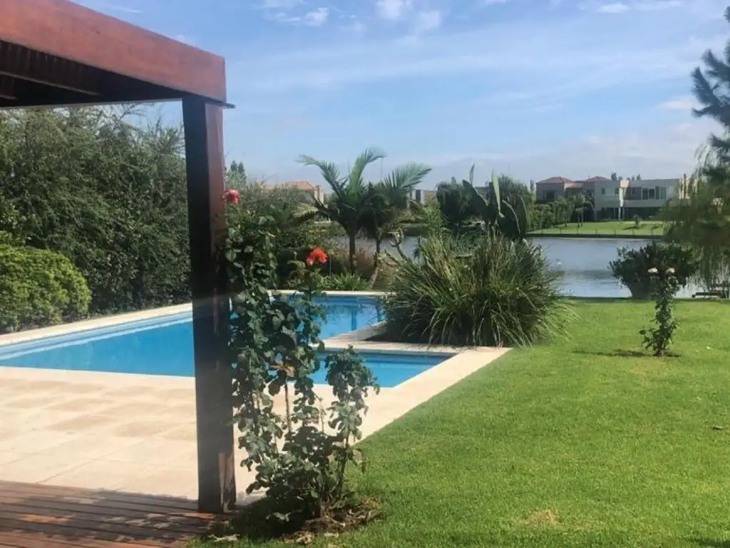 Excelente casa al AGUA en alquiler temporal