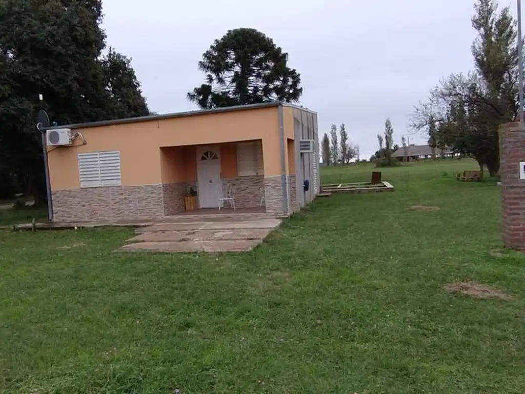 CASA EN TERRENO DE GRANDES DIMENSIONES