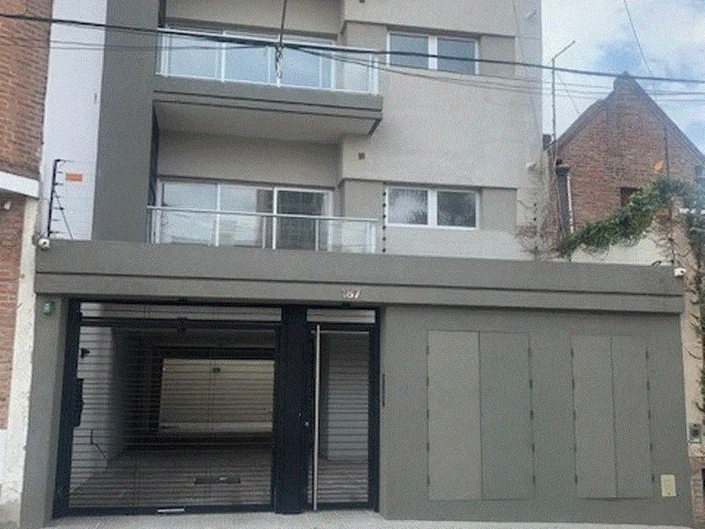 Departamento de 3 amb. con cochera a estrenar en Bernal centro