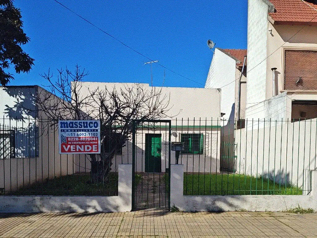 CASA EN VENTA EN MERLO SUR