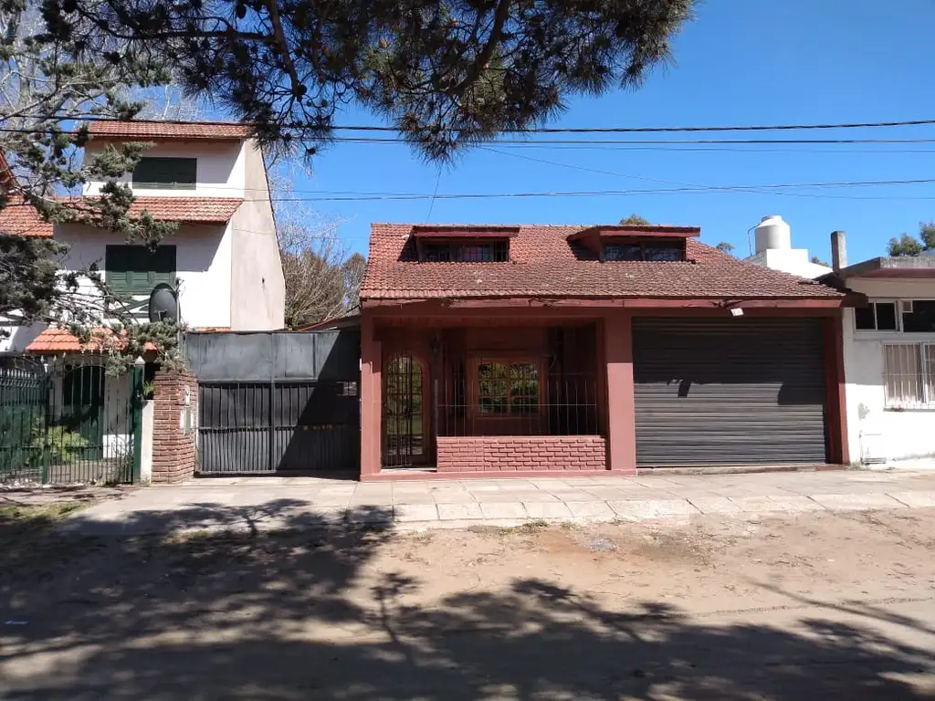 EN VENTA EN SAN BERNARDO 2 LOCALES COMERCIALES CON ENTREPISO Y BAÑO; BUENA UBICACION - FICHA 8416