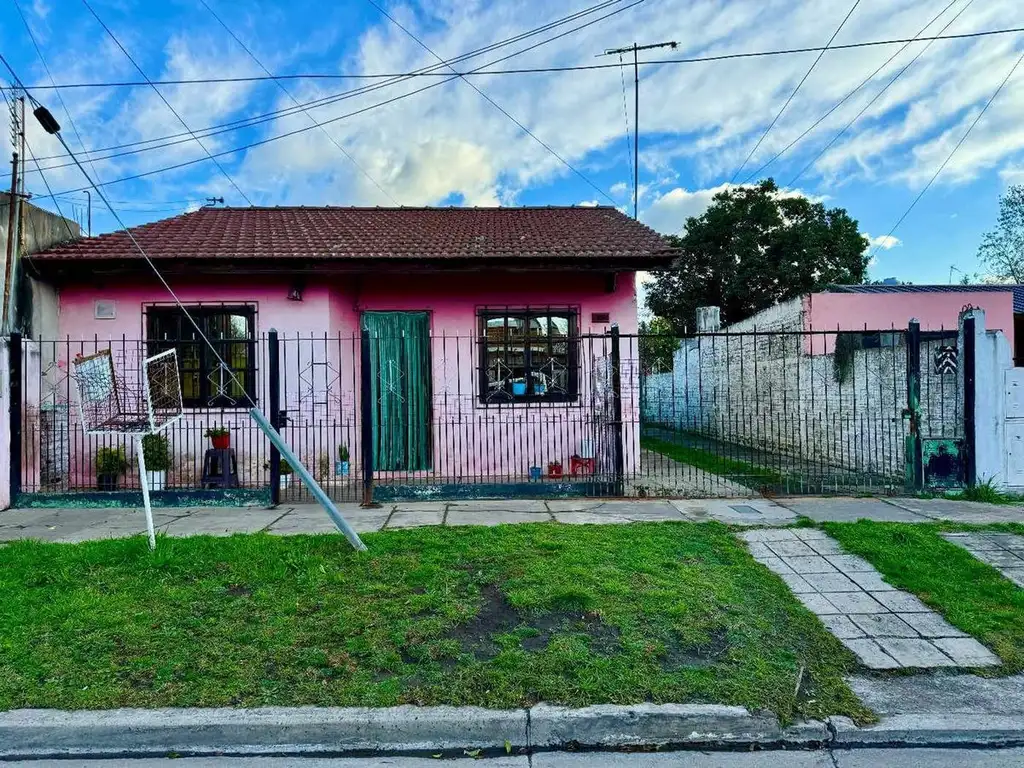 Venta casa 3 ambientes en Florencio Varela.