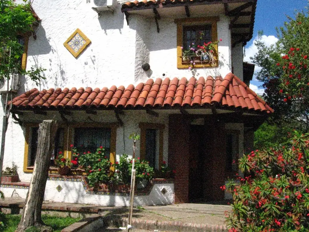 HERMOSA CASA EN ESQUINA