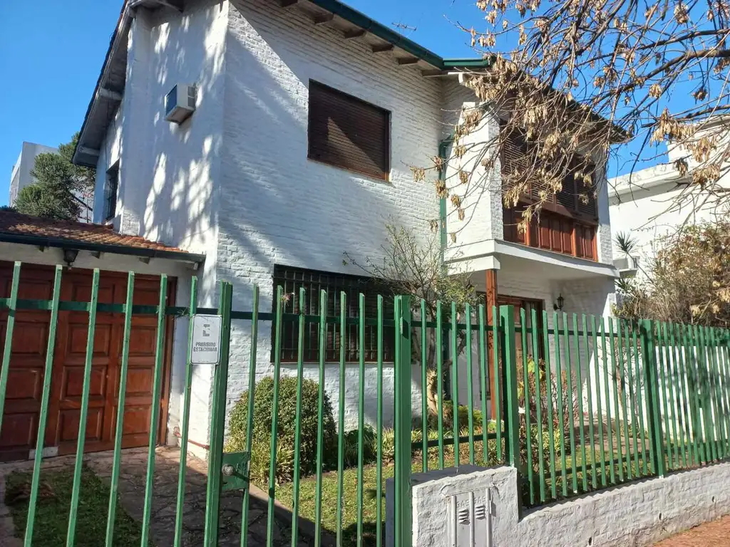 CASA 5 AMB VENTA SAENZ PEÑA CON GARAGE Y PARQUE