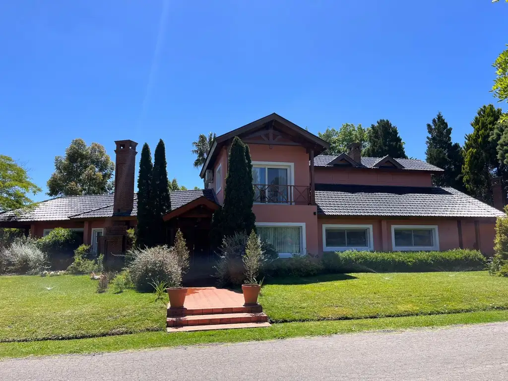 CHALET DE CATEGORÍA EN LOS CARDALES