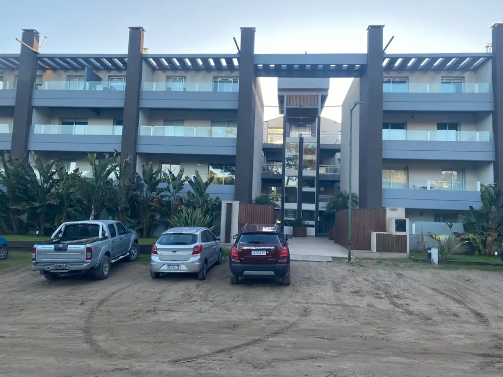 venta de hermoso departamento en pinamar