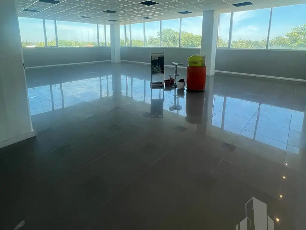 Oficina 80m2 en  alquiler - Centro Civico Pampas Hudson