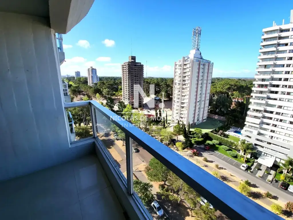 Departamento de 2 dormitorios y medio sobre Roosevelt, PUNTA DEL ESTE