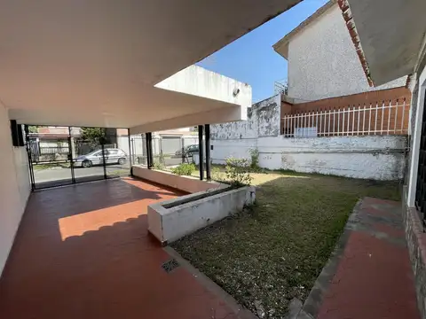 CASA DE 3 DORM CON COCHERA, JARDIN Y QUINCHO EN ALQUILER - Foto 0