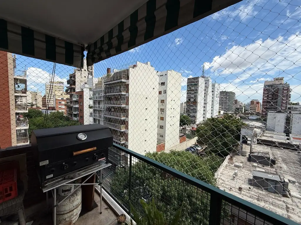 Venta de Departamento de 4 Ambientes con Dependencia de Servicio en Caballito Sur