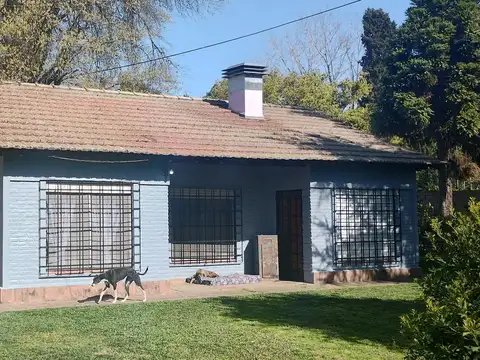 Casa  Alquiler 4 ambientes tortuguitas tipo quinta pileta gran jardín escritorio huerta