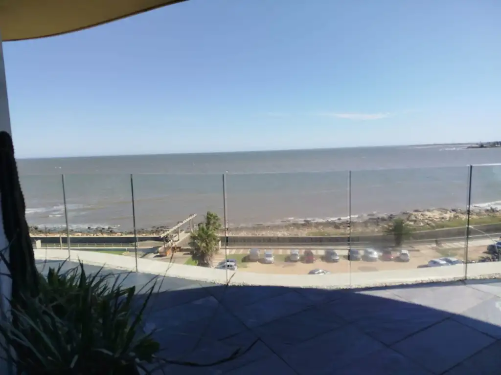 Apartamento en venta de 2 dormitorios c/ cochera en Puerto Buceo