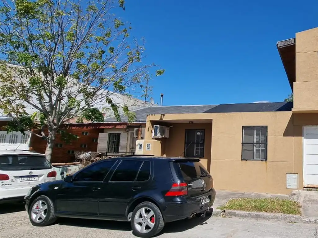 EN VENTA EN BARRIO ALTOS PODESTA CASA DE 4 AMBIENTES RECICLADA A NUEVA - FICHA 9029