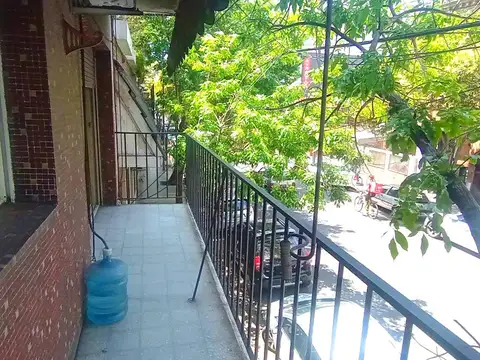 Alquiler  departamento 3 ambientes al frente  balcon y lavadero Falcon y San Pedrito Subte A