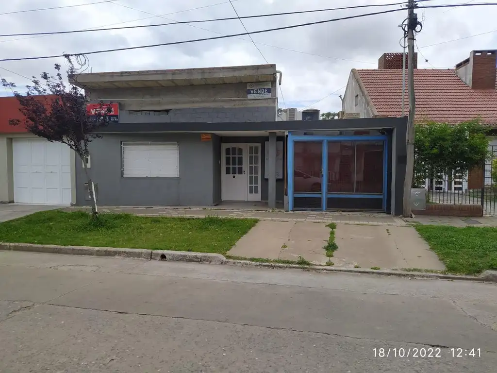 Importante LOCAL en venta con CASA de 3 DORMITORIOS!