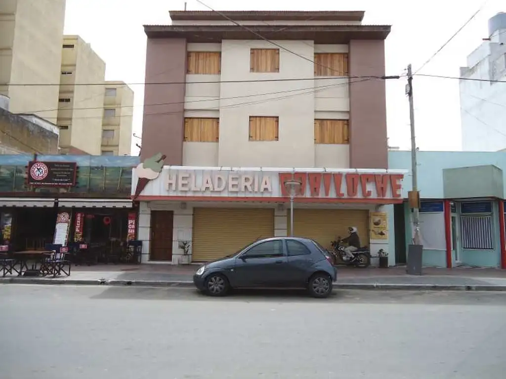 Departamento sobre calle peatonal