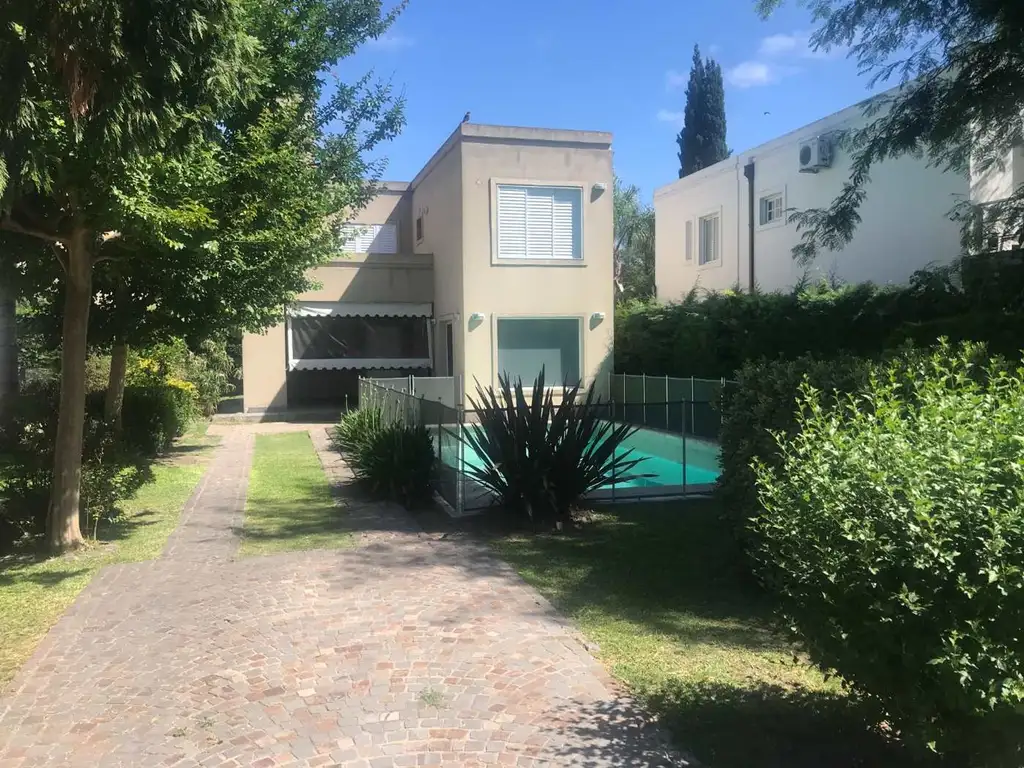 VENTA CASA 3 AMBIENTES PILETA LOTE 330