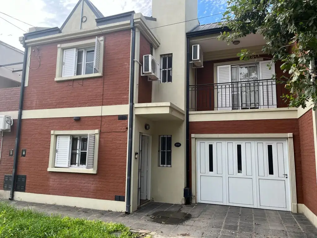 VENTA CASA 3 DORMITORIOS - ZONA PARQUE DE LA AGRIC