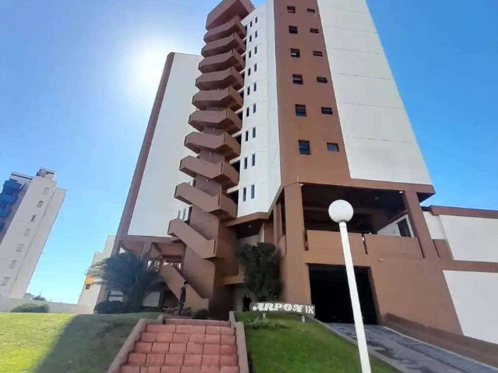 Destacado Departamento, 4to Piso FRENTE AL MAR, UBICADO en ZONA SUR, EN VENTA