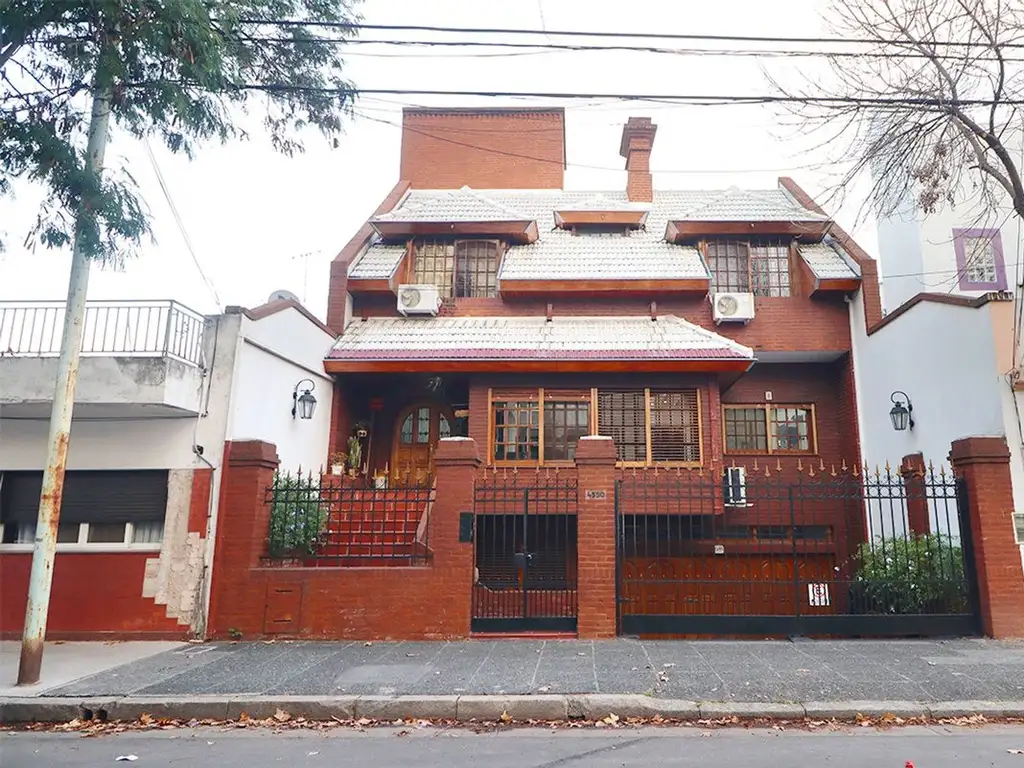 VENTA CASA 5 AMB PILETA QUINCHO COCHERAS