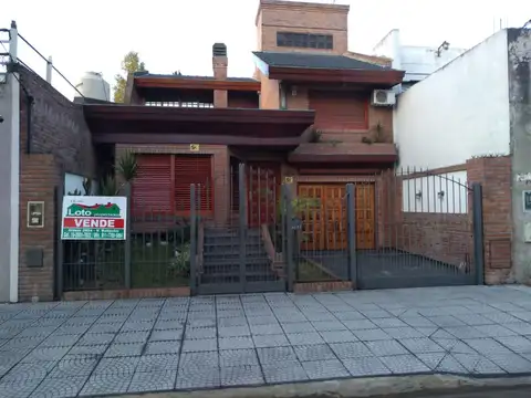 VENTA DE HERMOSO CHALET DE 5 AMB - VILLA LIBERTAD