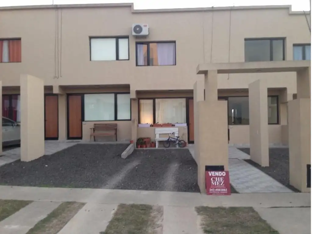 SE VENDE EXCELENTE DUPLEX DE DOS DORMITORIOS C/VISTA AL GOLF