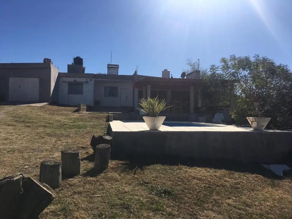 "Gran Casa con piscina y vista a las Sierras"