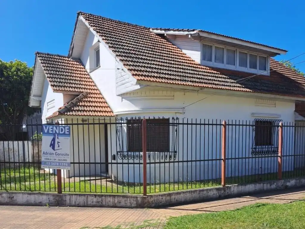 Venta Quilmes O. Casa 4 amb c/ gge y jardín.