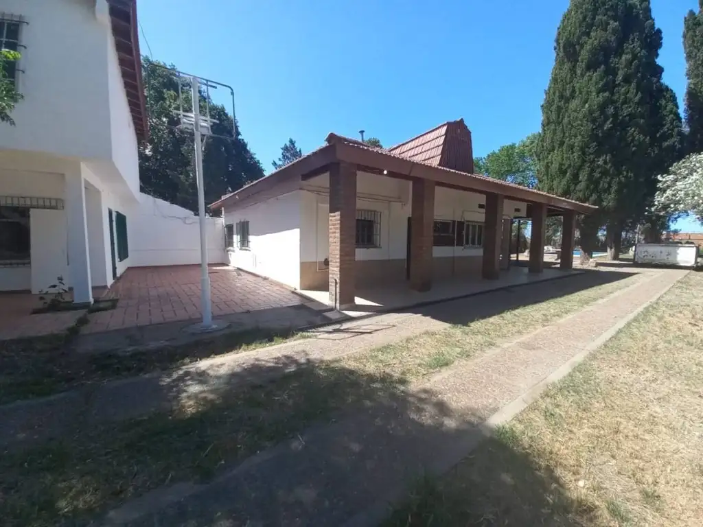 VENTA CASA QUINTA EN ZARATE, SOBRE LOTE DE 4500 CON SALIDA A