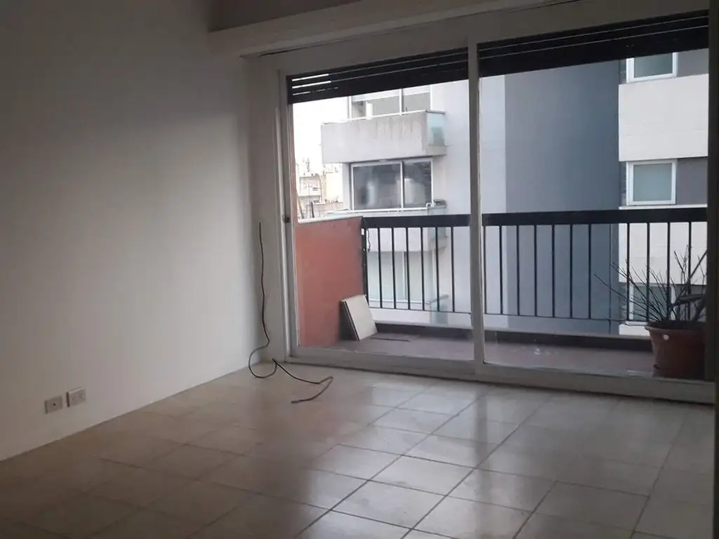 Venta departamento 3 amb con balcon corrido