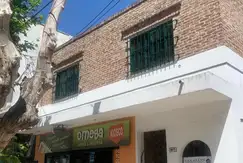 Local comercial con 2 Departamentos