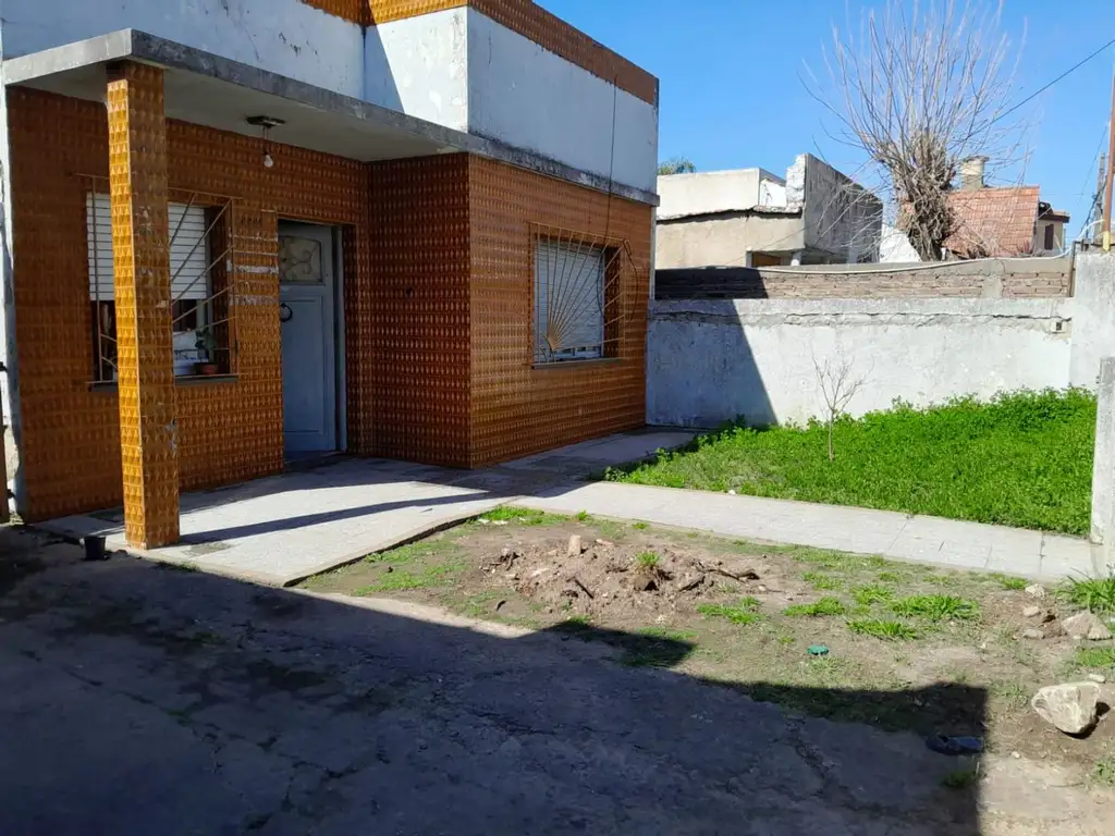 Casa - Venta - Argentina, La Plata - 132 e/ 77 y 78 2200