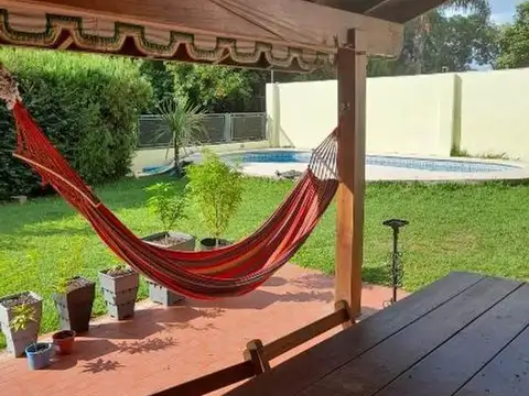 Chalet en venta de 3 ambientes con pileta, De Vicenzo Chico