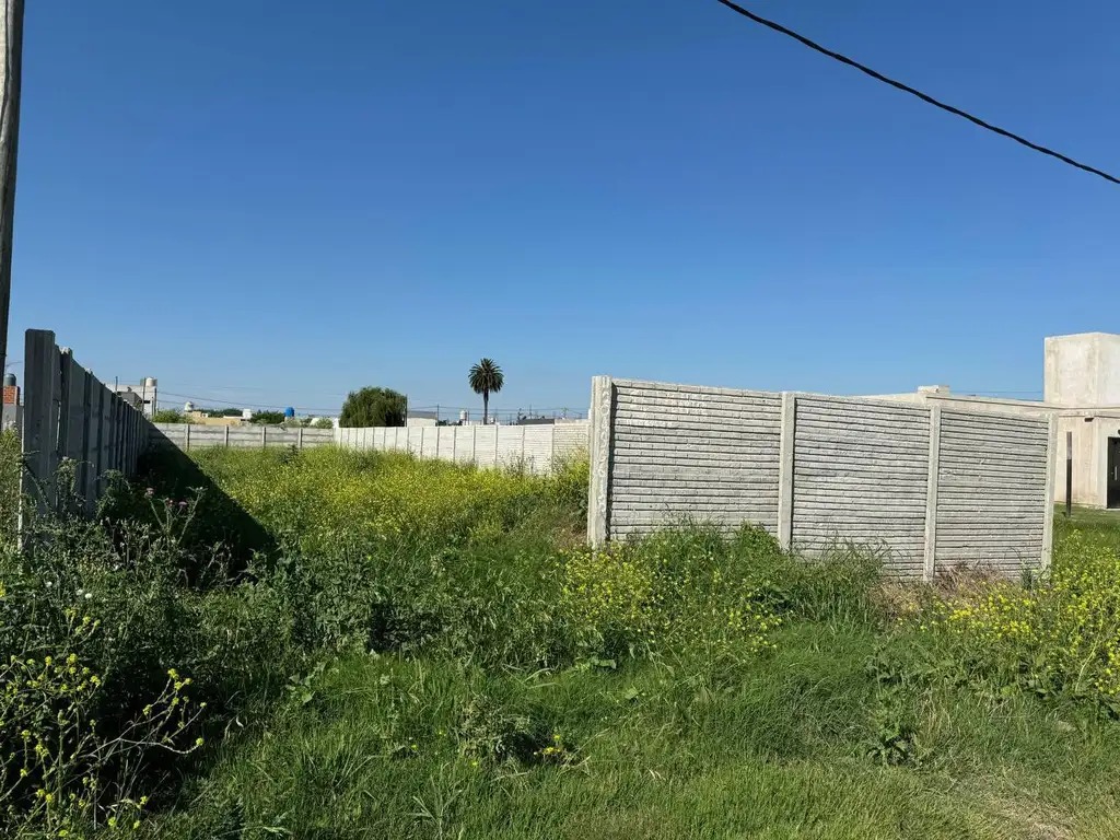 Terreno en venta cercado con paredón, Barrio El Alba, La Plata