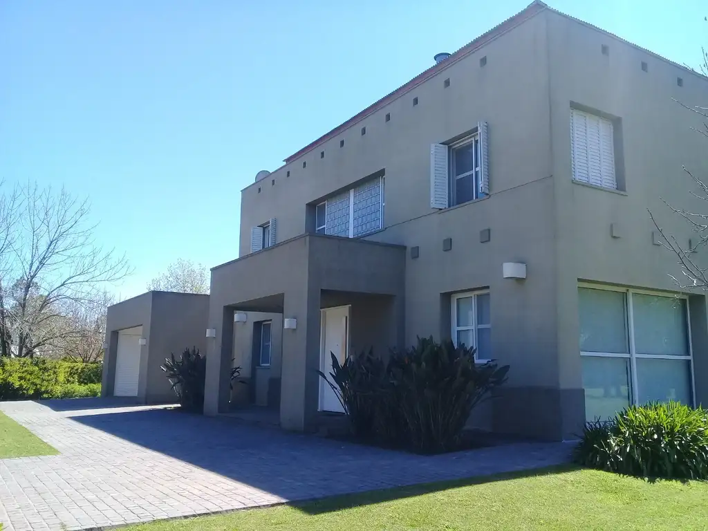 Casa en venta en Abril Club de Campo Abril Club De Campo Inmuebles