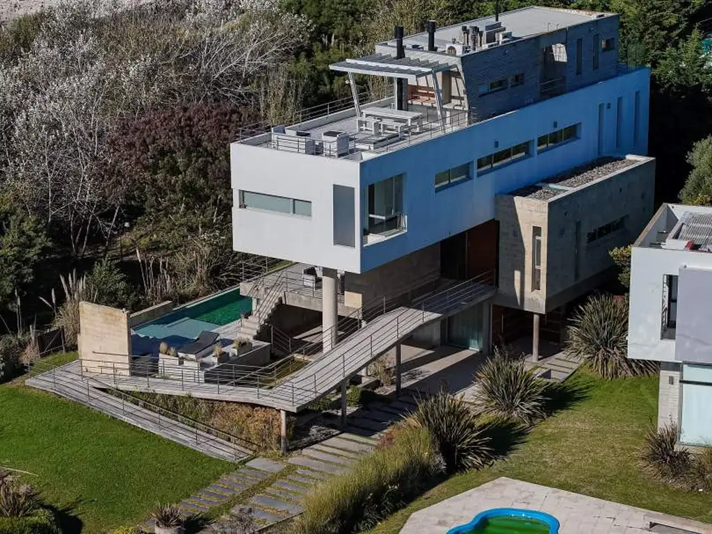 Espectacular Casa Wanka, Sobre Segunda Línea. Vista Al Mar , Diseño De Vanguardia.-