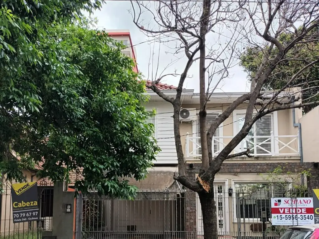 CHALET EN DOS PLANTAS CON PISCINA Y AMPLIO FONDO. POSIBILIDAD EMPRENDIMIENTO INMOBILIARIO.