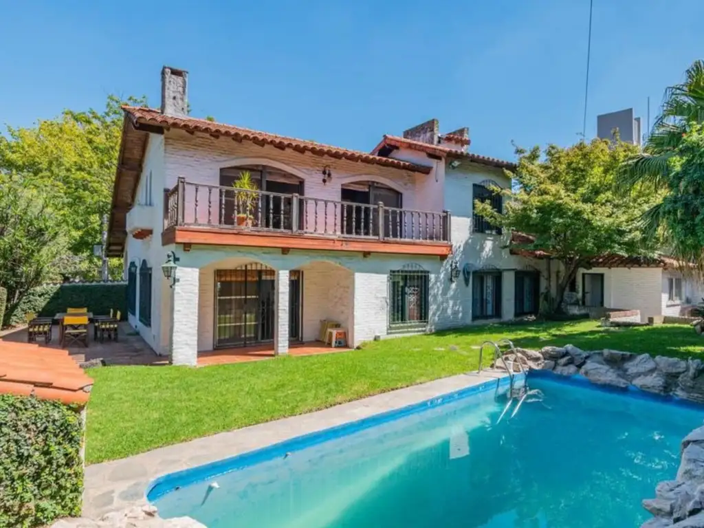 Casa con Parque y Piscina -Venta-5 ambientes-Ciudad Jardín