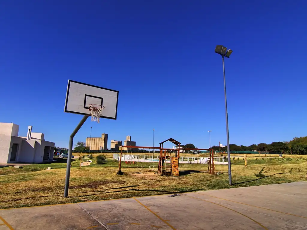 Actividades deportivas futbol, tenis en Manantiales Country