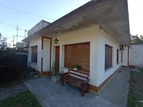 Casa en venta - 2 Dormitorios 1 Baño 1 Cochera - 600mts2 - Saladillo